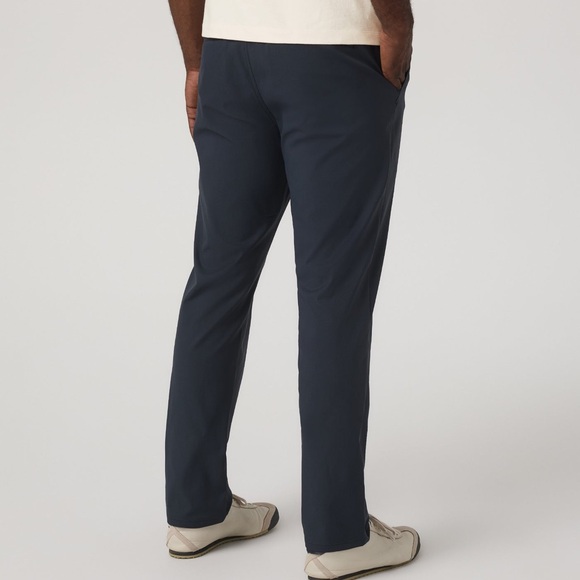 Vuori Men’s Cascade Tech Chino Pant Classic Fit 30", size 36 in Ink NWT - Picture 2 of 7